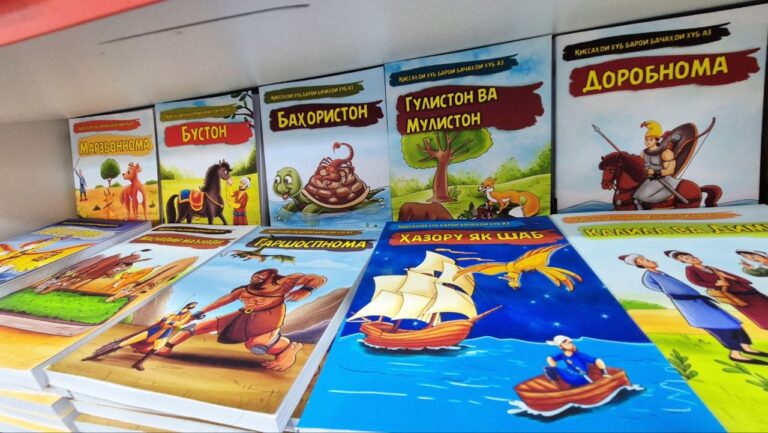 “Бештар китоби русӣ мехаранд”. Оё китоби кӯдакона бо забони тоҷикӣ харидор дорад?