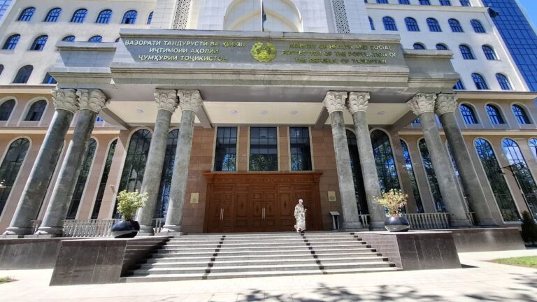 Минздрав Таджикистана опроверг слухи о вреде препарата «Альбендазол» для школьников