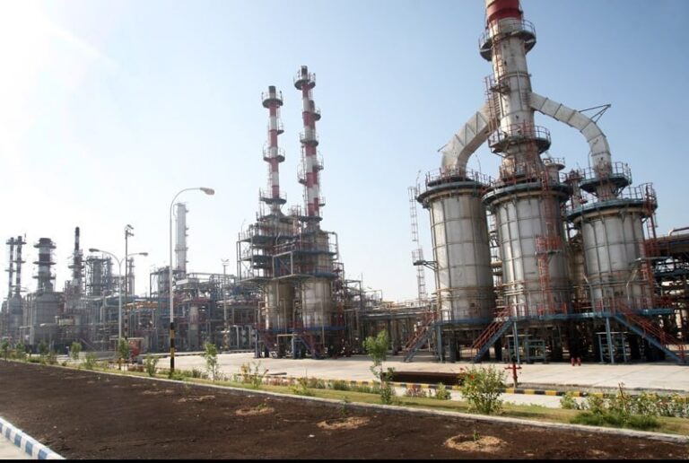 Баъд аз эълони созиши оташбас. Расонаҳо аз зарба ба полоишгоҳи Лавон ва ҳамлаи Эрон ба Кувайту Иморот хабар медиҳанд