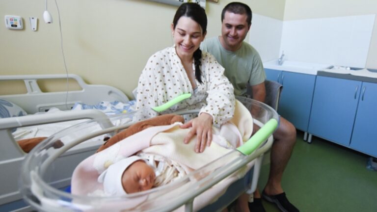 В России ужесточили правила получения детских пособий для новых граждан