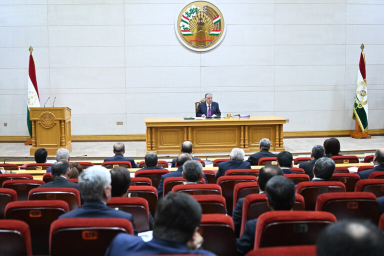 Эмомали Рахмон подвел итоги работы правительства с начала года