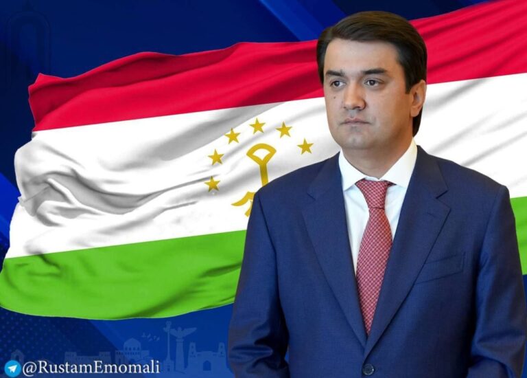 Рустам Эмомали поздравил душанбинцев с Днём столицы