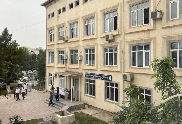 Оҷонсии зиддифасод мудир ва сармуҳосиби Маркази саломатии №2 дар Кӯлобро ба тасарруфи беш аз 233 ҳазор сомонӣ пули беҷет айбдор мекунад