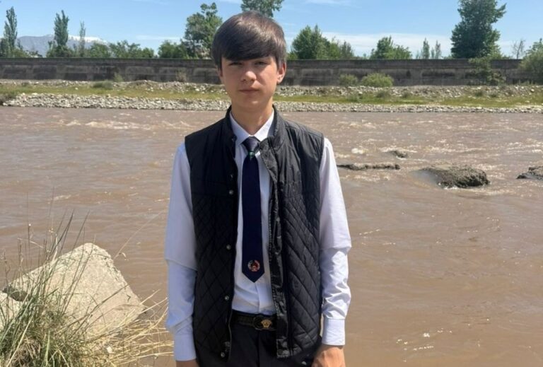 A school student saves a girl who jumped into the river in Dushanbe