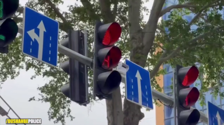 В Душанбе устанавливают «умные» светофоры