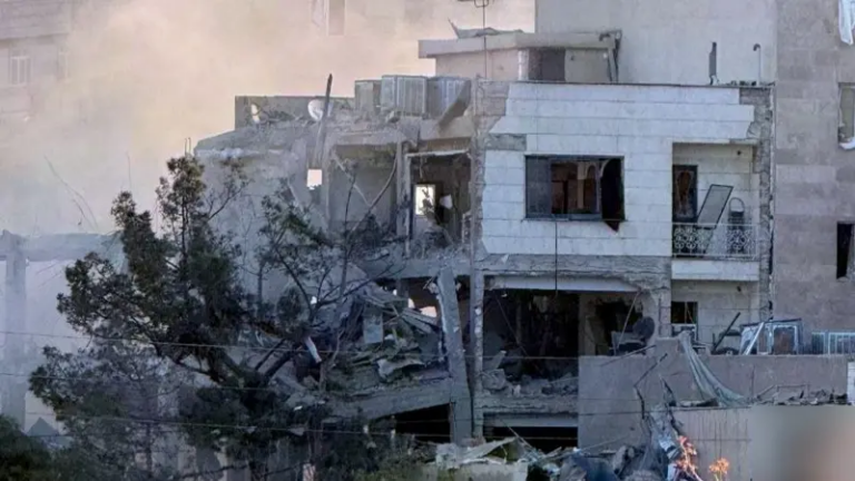 Ароқчӣ мегӯяд, музокира надорем, Трамп гуфт, ҳадафи ӯ “тағйири режим” нест. Вазъи Ховари Миёна дар рӯзи 33-юми ҷанг дар Эрон