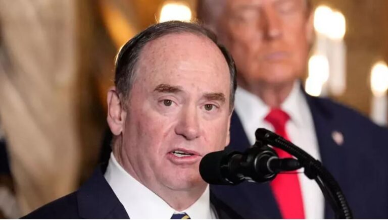 Пентагон объявил об отставке министра  Военно-морских сил США Джона Фелана