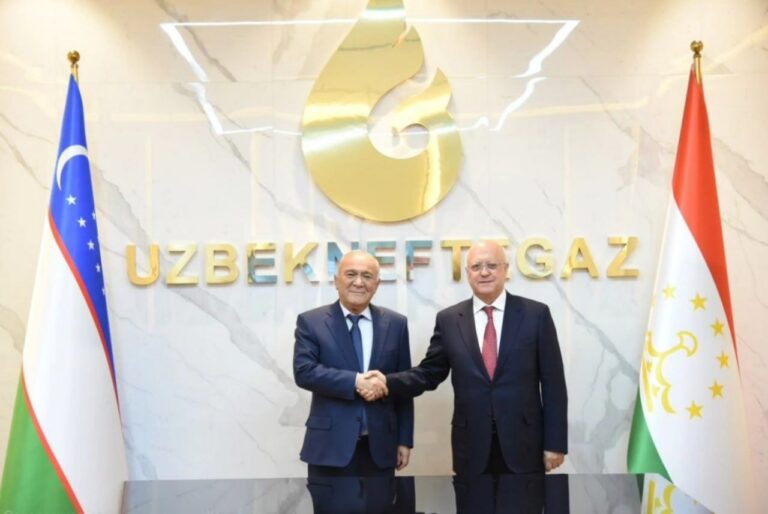 Интиқоли нафту гази Ӯзбекистон ба Тоҷикистон. Масъулини ду кишвар чӣ хулоса карданд?