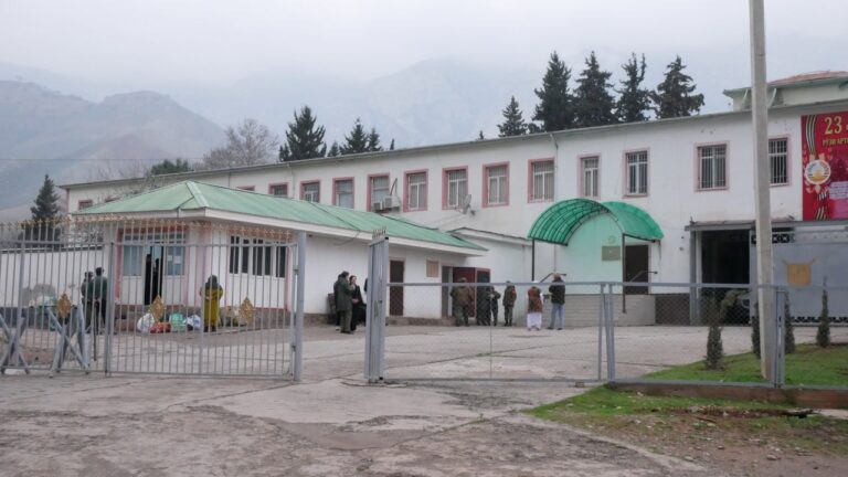 Эмомали Рахмон дал добро на перевод 200 таджикских женщин из российских тюрем на родину