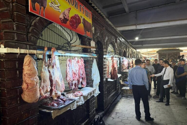 «Таджикстандарт» призвал торговцев в Душанбе не повышать цены на продукты перед Иди Курбоном