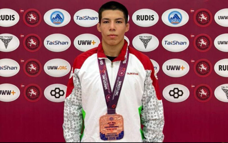 Махди Баротов завоевал бронзу чемпионата Азии по греко-римской борьбе во Вьетнаме