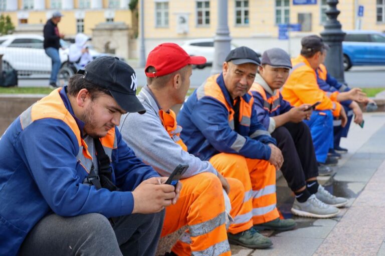 В России предложили лишать ВНЖ и РВП неработающих более двух месяцев мигрантов