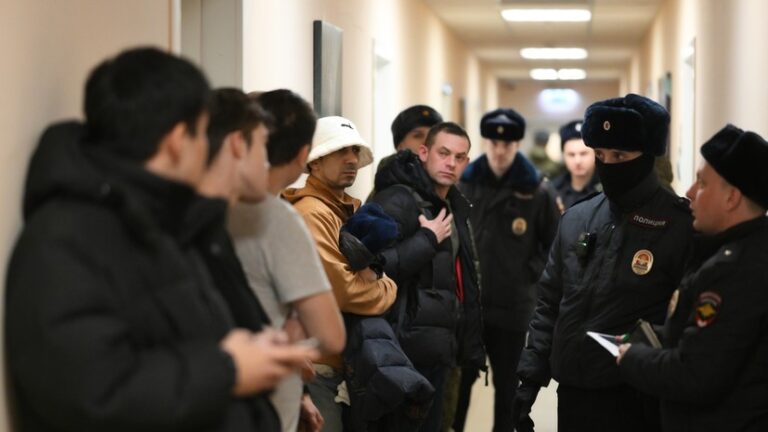 Думаи давлатии Русия қоидаҳои нави ихроҷи муҳоҷирон ва маҳдудиятҳо барои дарёфти шаҳрвандиро маъқул донист