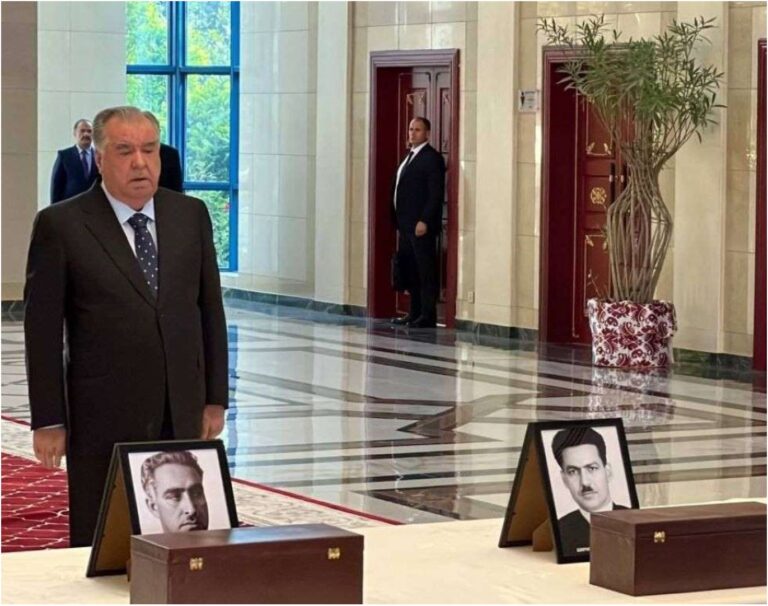 Хоки қаҳрамонони Тоҷикистонро аз Маскав ба Душанбе оварданд