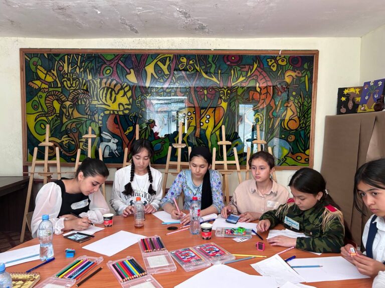 В Душанбе подростков познакомили с профессиями будущего на фестивале «Новый день»