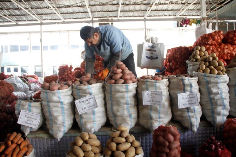 В Таджикистане в апреле выросли цены на продукты и топливо